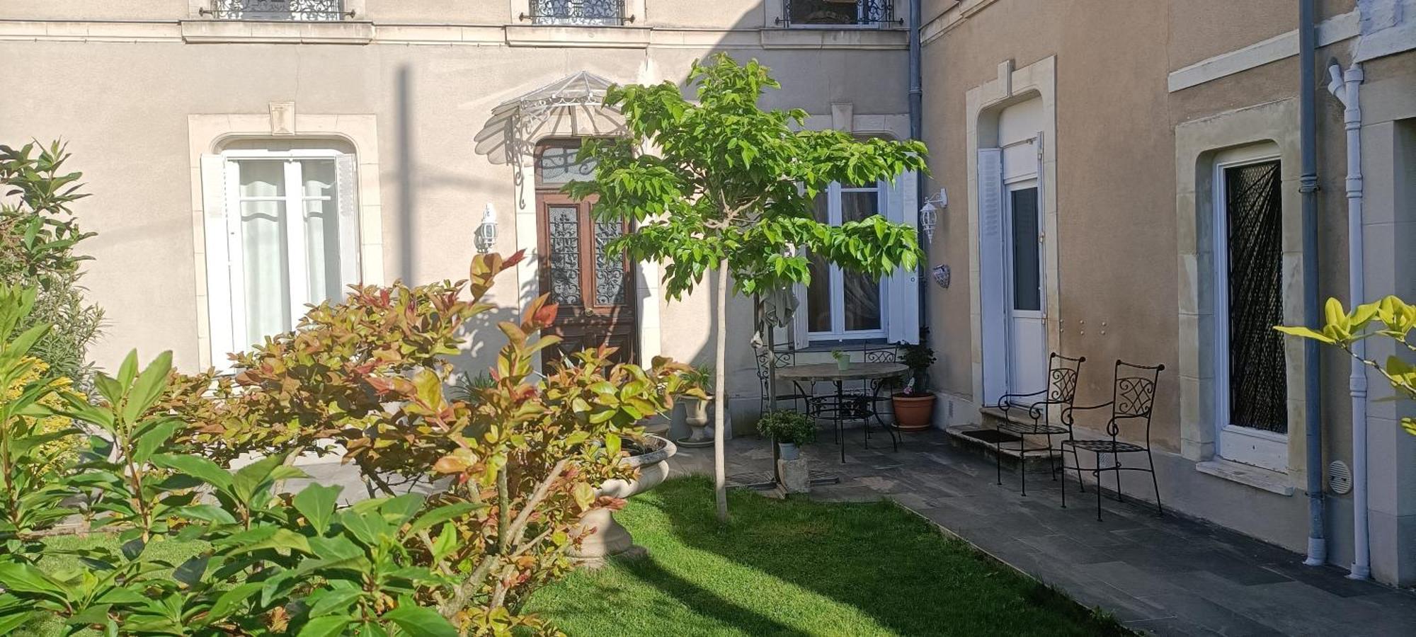 Agreables Chambres D'Hotes Pres Du Centre Ville Avec Jardin Le Mans Luaran gambar